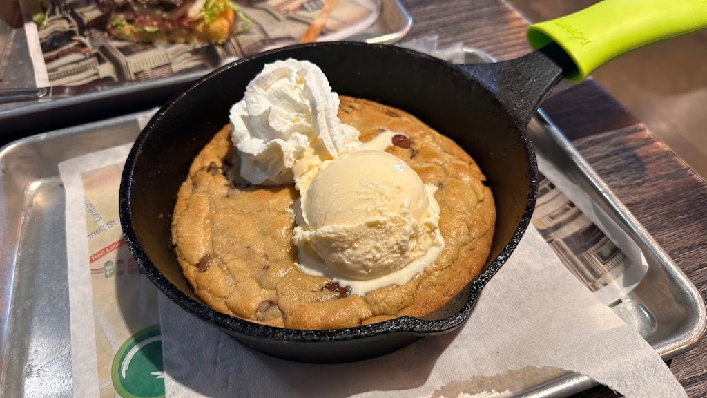 Wahlburgers | restaurant | 2500 Humes Rd, Janesville, WI 53545, USA | 6083716780 OR +1 608-371-6780