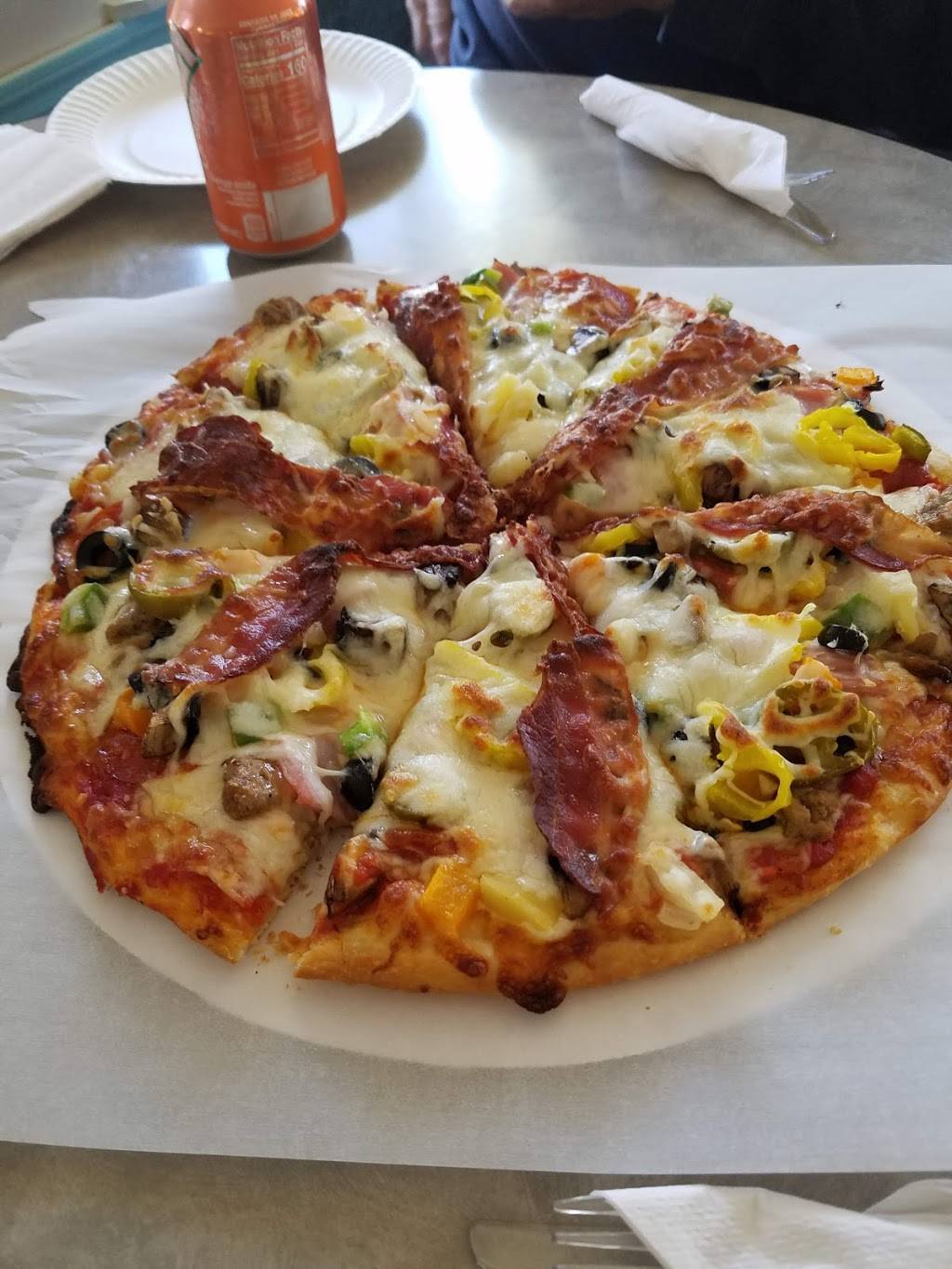 Boardmans Pizzeria and Rentals | restaurant | 304 MO-5, Gravois Mills, MO 65037, USA | 5732078285 OR +1 573-207-8285
