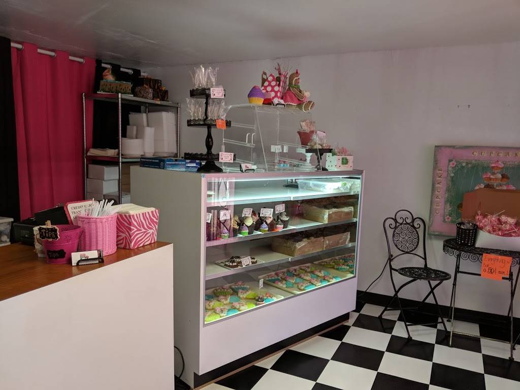Candy & Cakes By Carrie | bakery | 108 E Sabine St, Carthage, TX 75633, USA | 9036932253 OR +1 903-693-2253