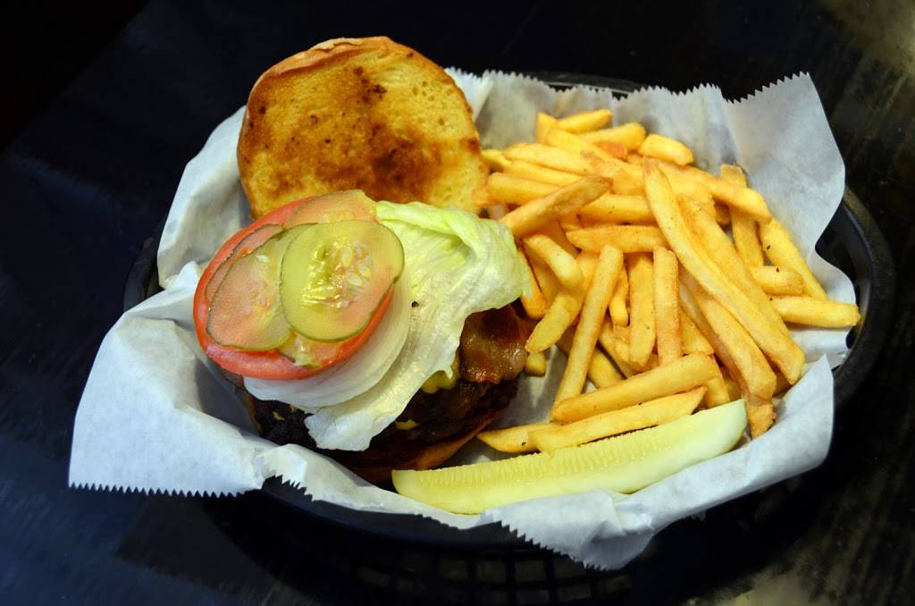 Palace | restaurant | 701 15th Ave, East Moline, IL 61244, USA | 3097559020 OR +1 309-755-9020