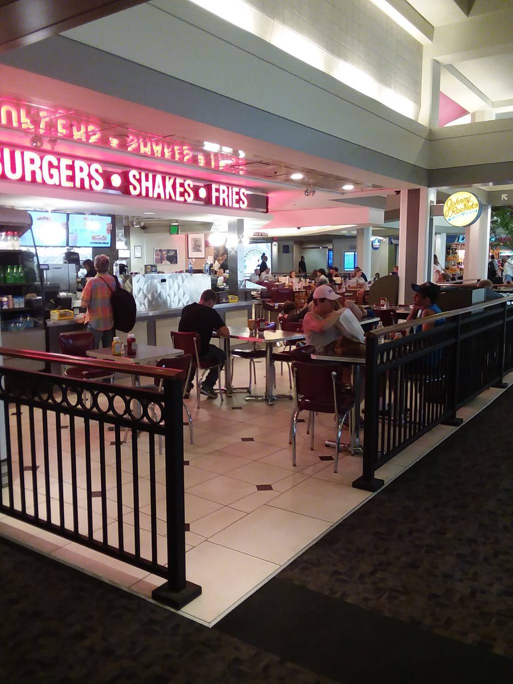 Johnny Rockets - Restaurant | 5300 S Howell Ave, Milwaukee, WI 53207, USA