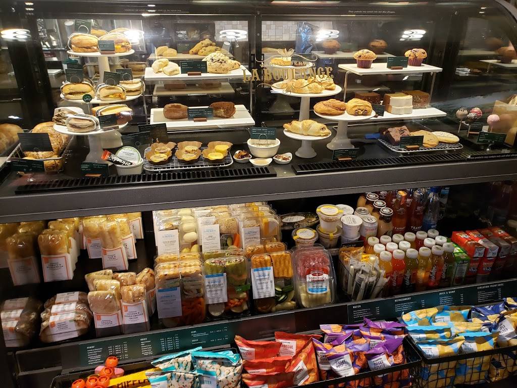 Starbucks | cafe | 67800 Mall Rd, St Clairsville, OH 43950, USA | 7405260365 OR +1 740-526-0365