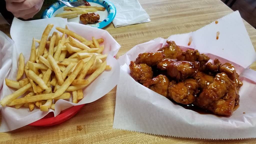 Wings & More | restaurant | 221 W 1st St, Dixon, IL 61021, USA | 8152881780 OR +1 815-288-1780