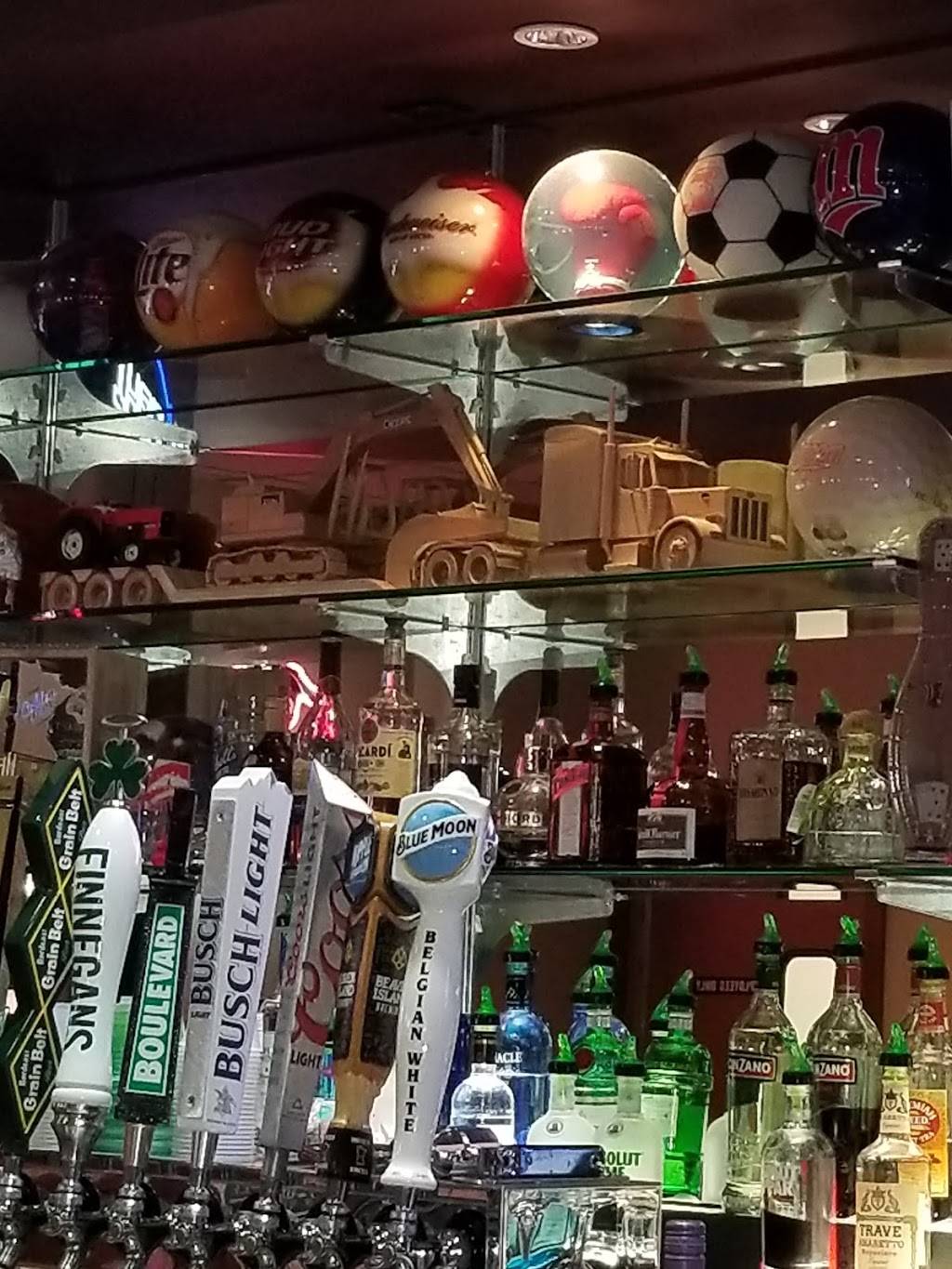 Squeakys Grill & Bar | restaurant | 1150 MN-7, Hutchinson, MN 55350, USA | 3205872352 OR +1 320-587-2352