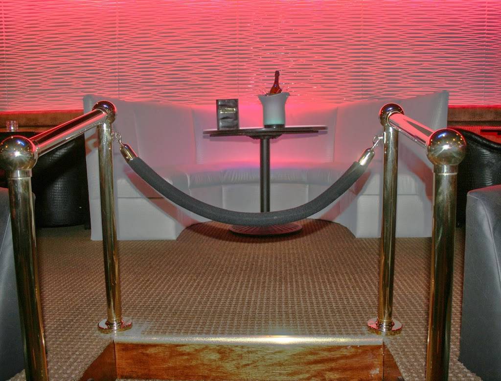 Michaels Mens Club | night club | 4000 US-90, Broussard, LA 70518, USA | 3378372555 OR +1 337-837-2555