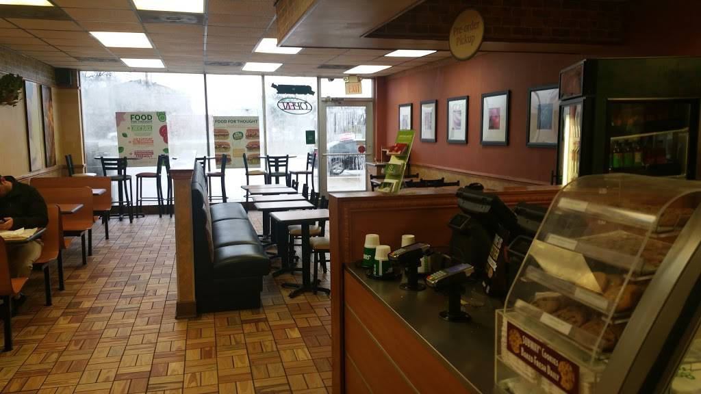 Subway - Restaurant | 524 E Wooster St, Bowling Green, OH 43402, USA