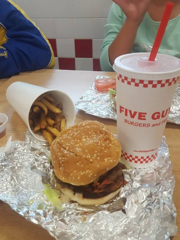Five Guys | meal takeaway | 1249 Quintilio Dr, Bear, DE 19701, USA | 3028327555 OR +1 302-832-7555