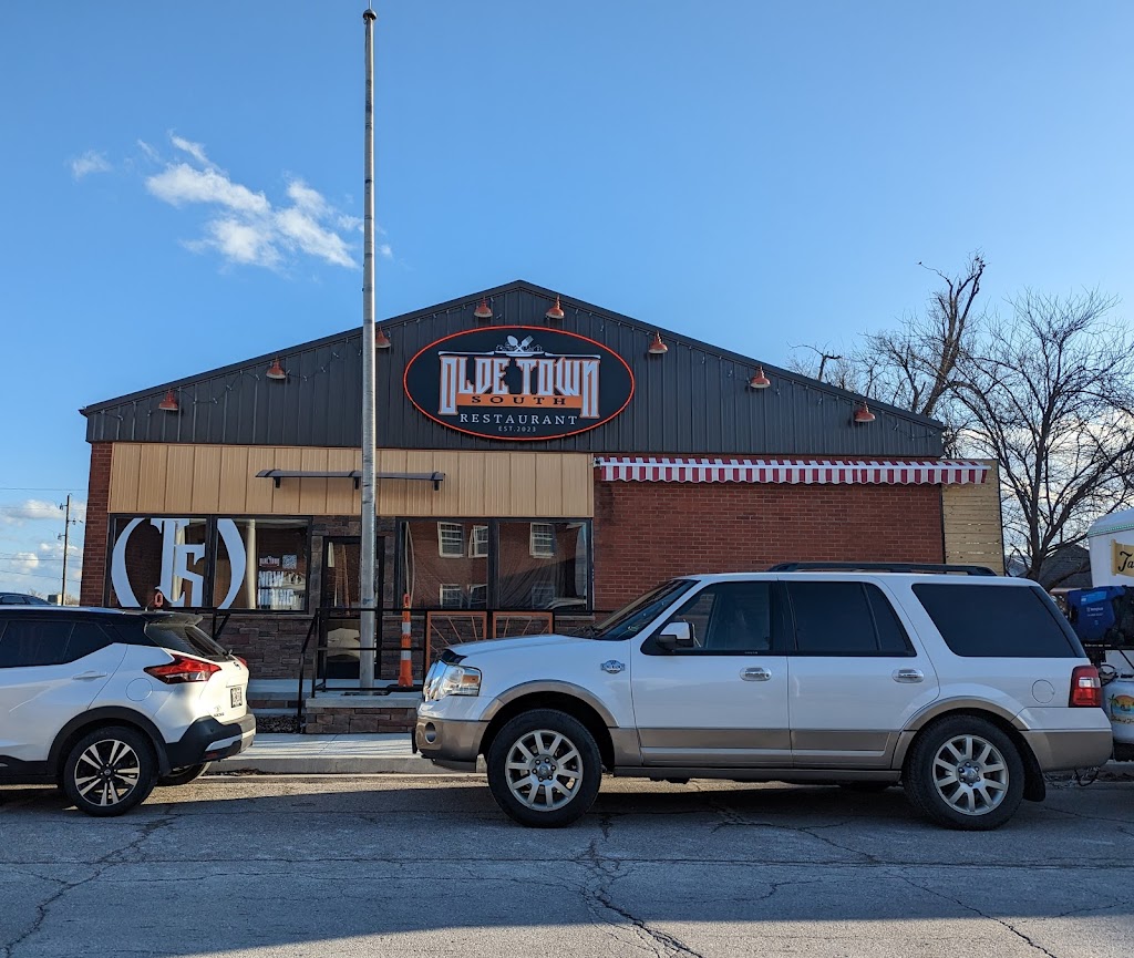Olde Town South | restaurant | 109 E McPherson St, Knob Noster, MO 65336, USA | 6606247339 OR +1 660-624-7339