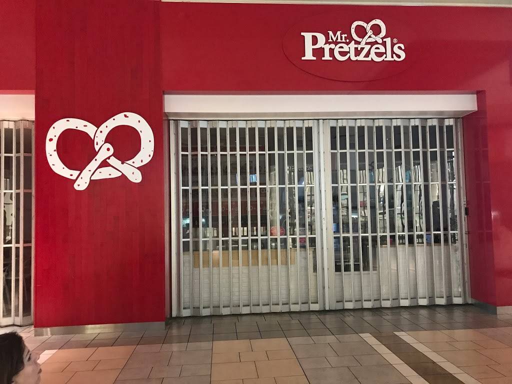 Mr Pretzels | restaurant | 6701 Route Transcanadienne, Pointe-Claire, QC H9R 5X4, Canada | 5146946060 OR +1 514-694-6060