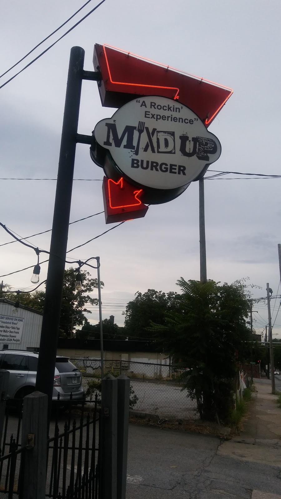 MixD Up Burgers | restaurant | 313 Boulevard SE, Atlanta, GA 30312, USA | 4049632381 OR +1 404-963-2381