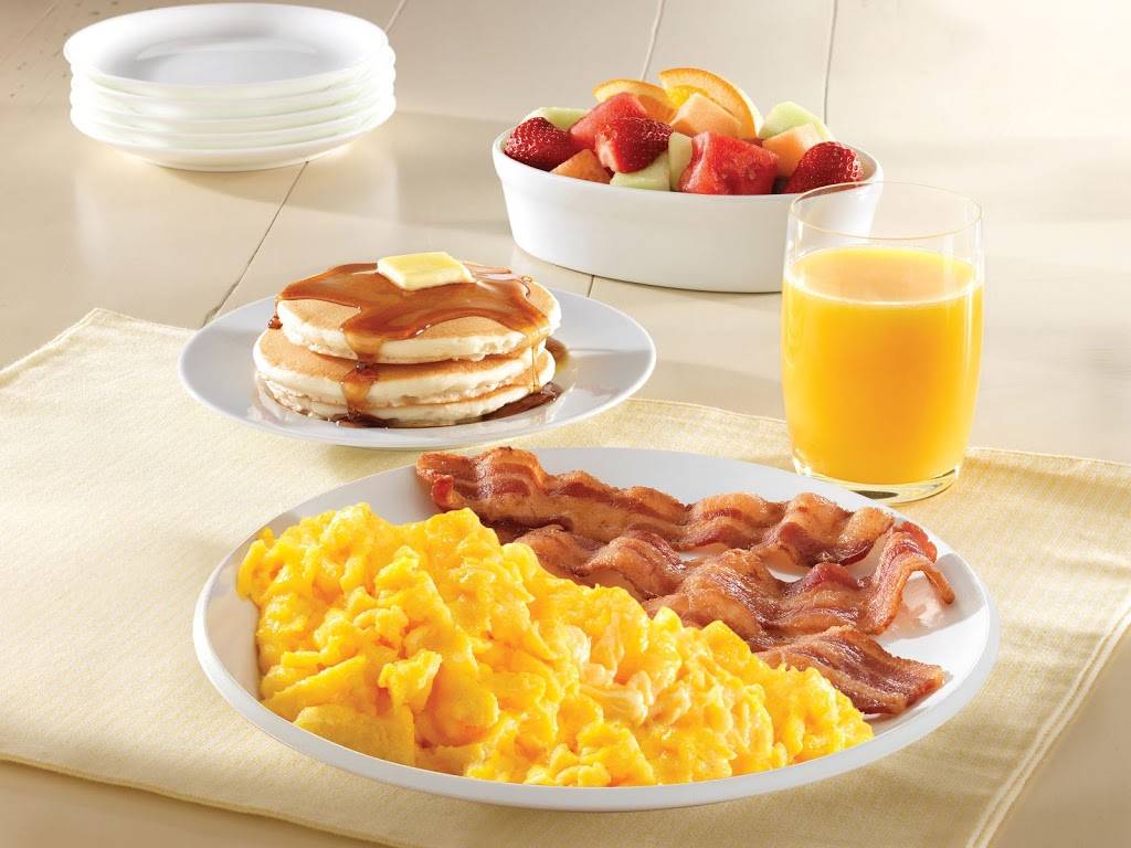 Golden Corral Buffet & Grill | meal takeaway | 74 Turnpike Square, Milford, CT 06460, USA | 2037831817 OR +1 203-783-1817