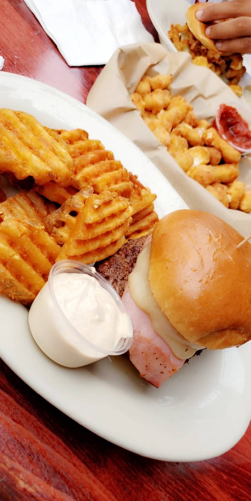 Welschs Big Ten Tavern | restaurant | 4703 US-10, Arden Hills, MN 55112, USA | 6516337253 OR +1 651-633-7253