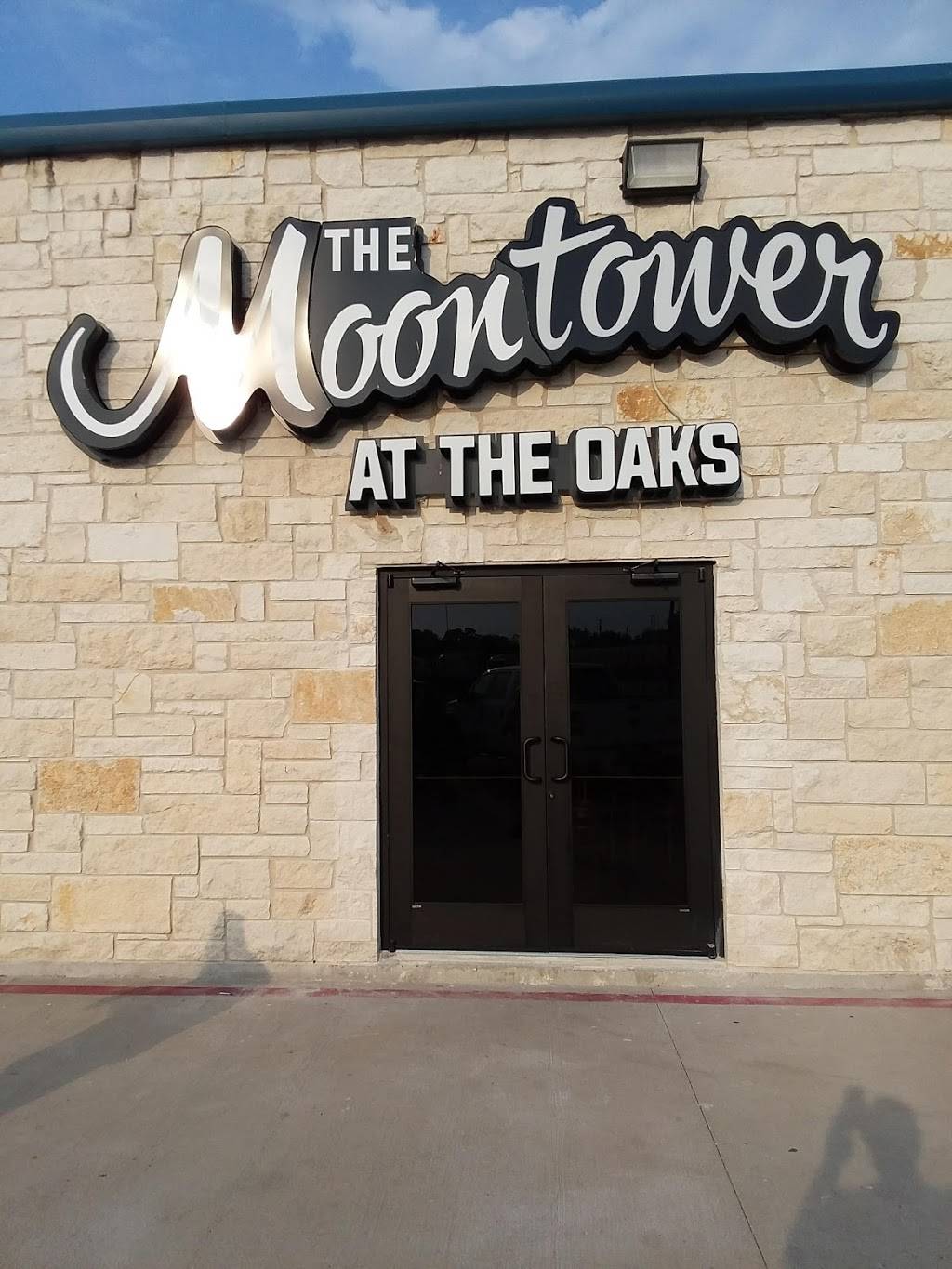 Moontower at the Oaks - Restaurant | 2509 I-45BL, Corsicana, TX 75110, USA 