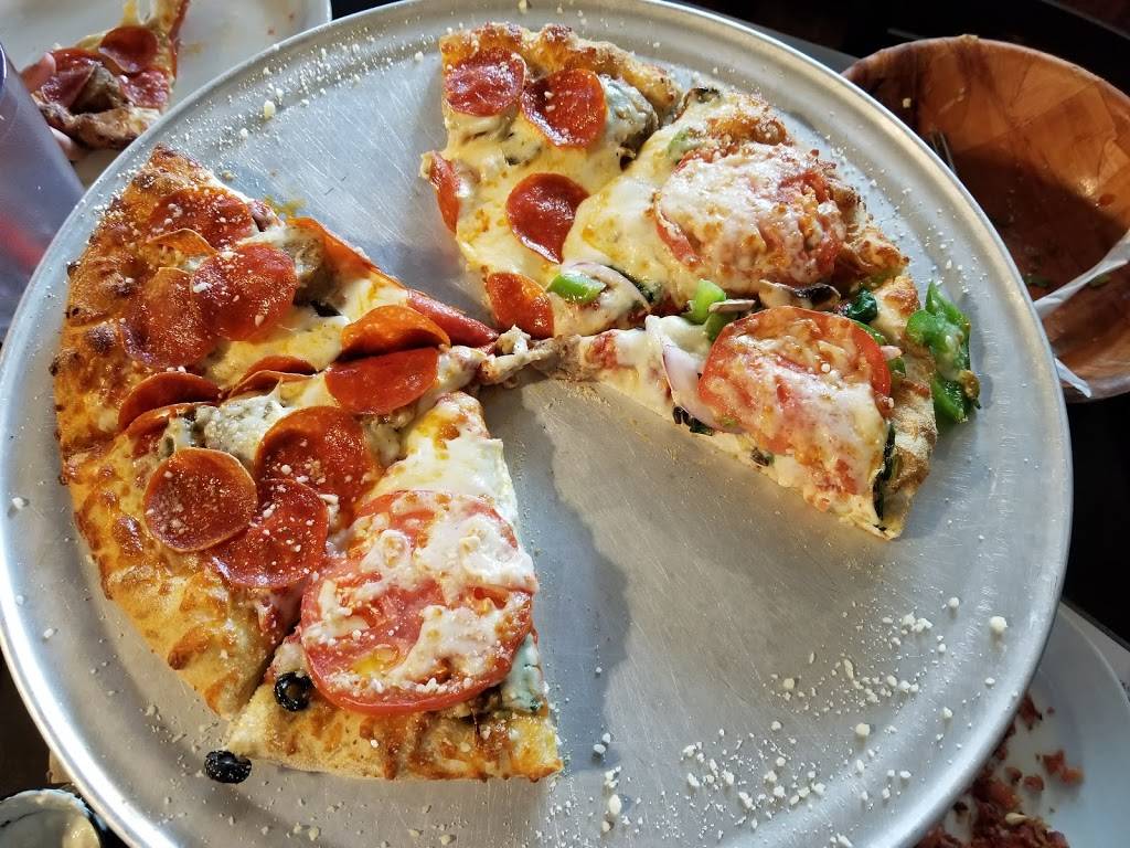 Atlas Pizza - Restaurant | 104 Washington St NW, Gainesville, GA 30501, USA