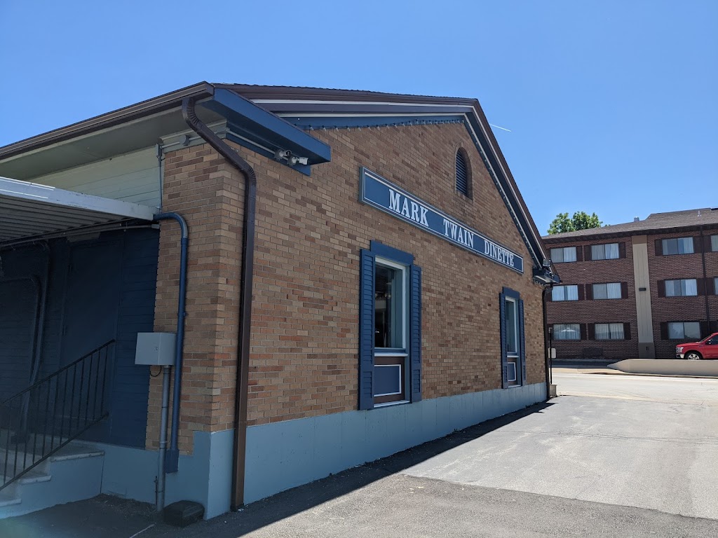 Mark Twain Dinette: Maid-Rite Restaurant and Diner | restaurant | 400 North Third Street Mark Twain Dinette & Drive-In, Hannibal, MO 63401, USA | 5732215300 OR +1 573-221-5300