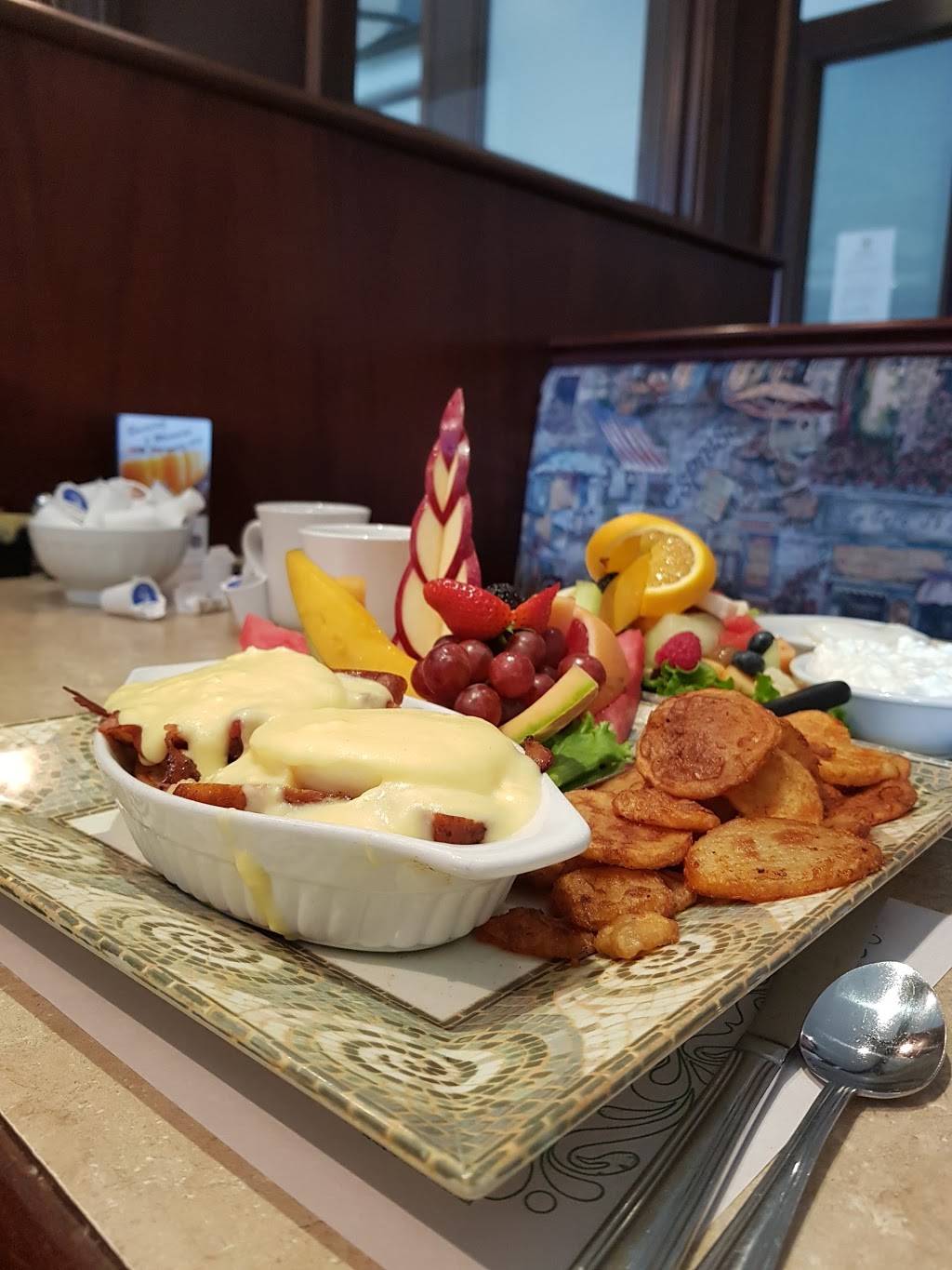 Déjeuner Cosmopolitain | restaurant | 983 Boul Saint-Jean, Pointe-Claire, QC H9R 5K3, Canada | 5146978529 OR +1 514-697-8529