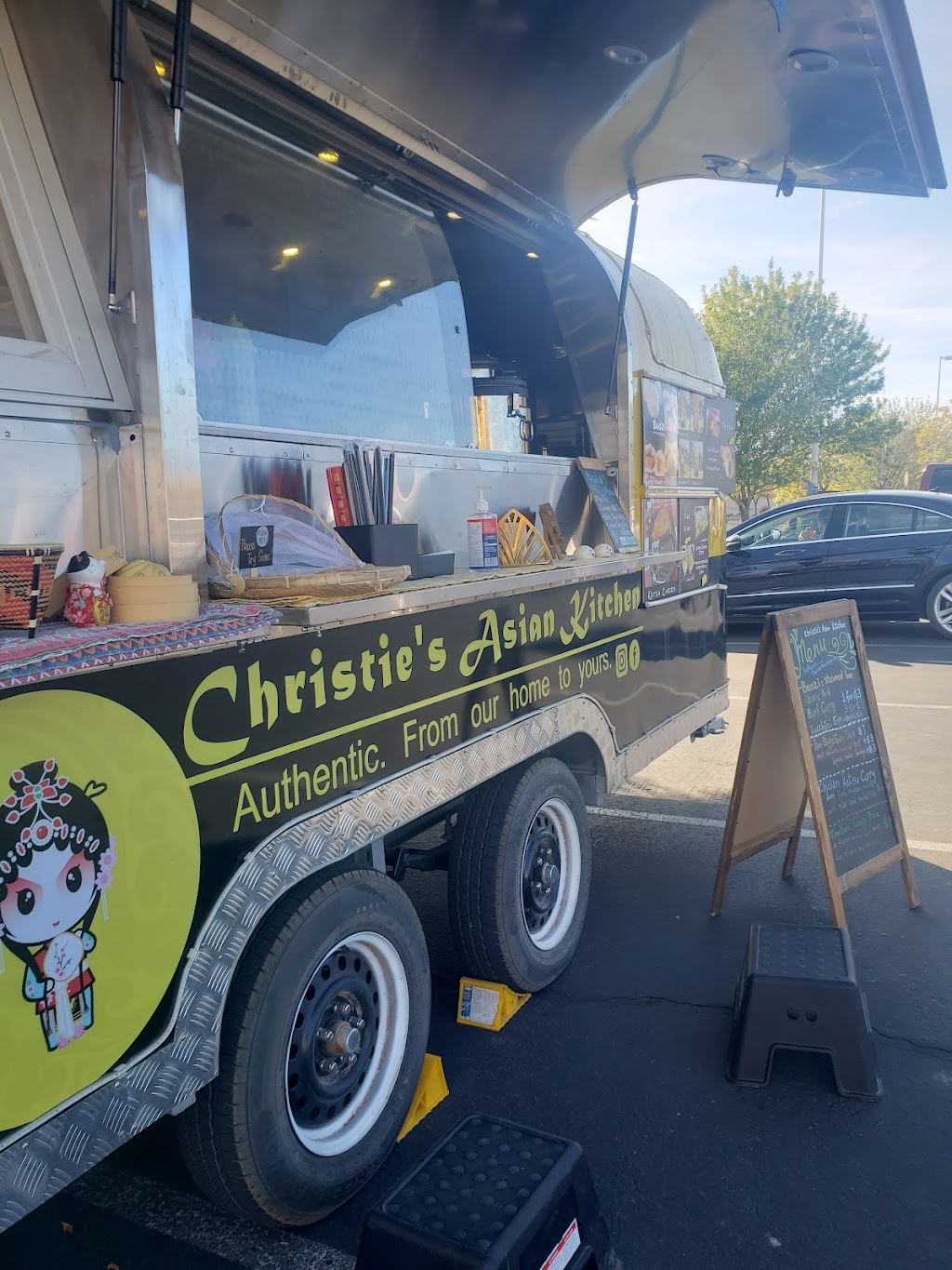 Christies Asian Kitchen Food Truck 2214 E Riverside Dr, St.