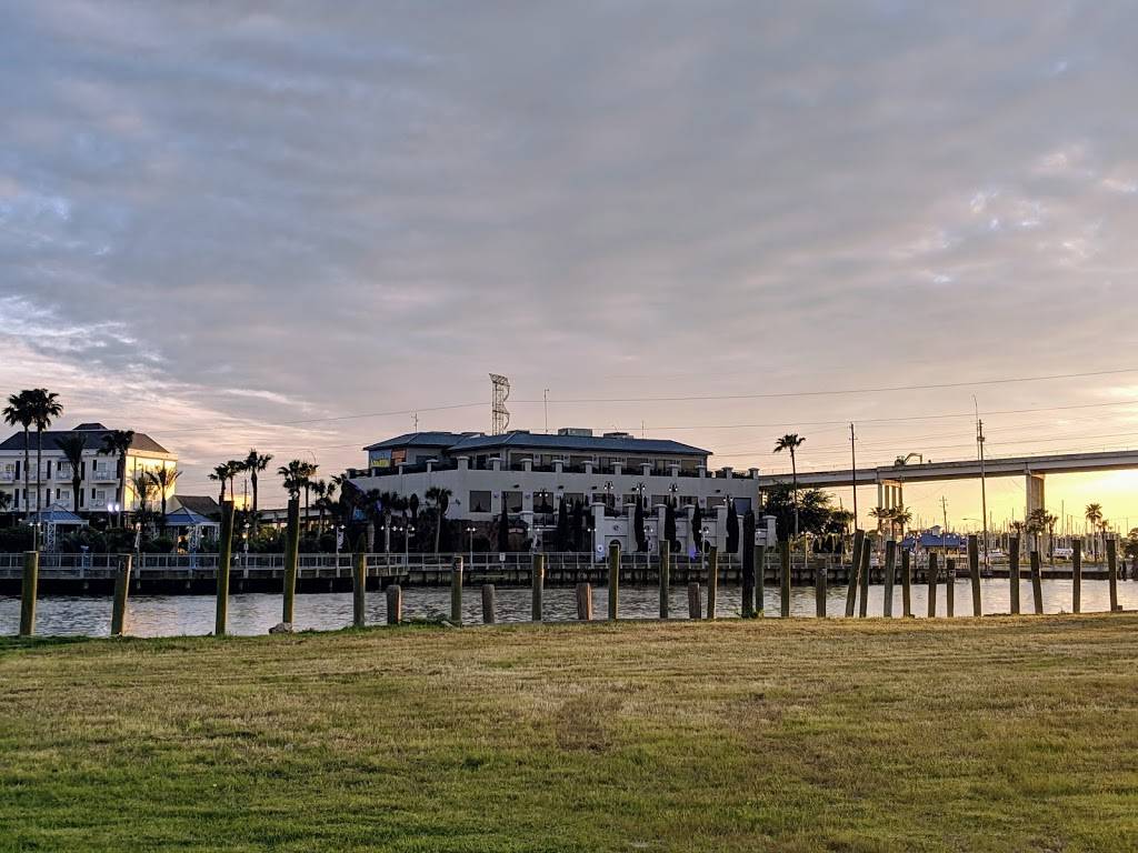 Aquarium Restaurant | TX-146, Kemah, TX 77565, USA