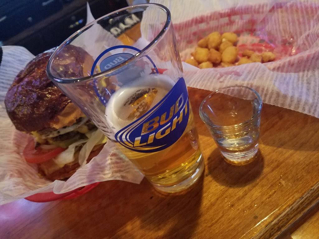 Rileys Sports Bar & Grill | restaurant | 209 W Milwaukee St, Janesville, WI 53548, USA | 6085630410 OR +1 608-563-0410