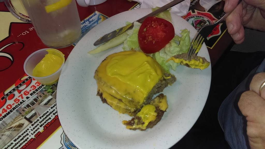 Mugs Restaurant | restaurant | 18 S Chestnut St, Jefferson, OH 44047, USA | 4405767743 OR +1 440-576-7743