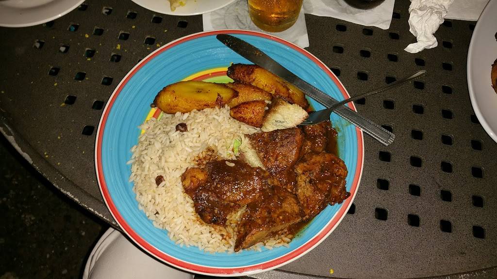 Red Stripes Caribbean Cuisine and Lounge | restaurant | 8 Pin Oak St, Bluffton, SC 29910, USA | 8437578111 OR +1 843-757-8111