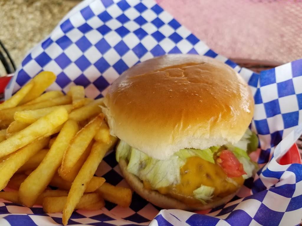 Lyl Millys Food Trailer | restaurant | 15233 Oak St, Lytle, TX 78052, USA | 8305801432 OR +1 830-580-1432