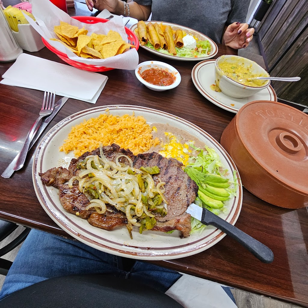 Gelis Cafe | restaurant | 1400 W 2nd St Suite B, Roswell, NM 88201, USA | 5757554354 OR +1 575-755-4354