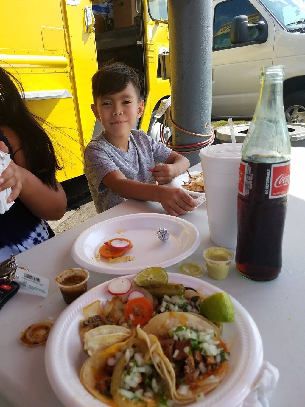 Taqueria Los Agaveros | restaurant | 5207 Murfreesboro Rd, La Vergne, TN 37086, USA | 6156747105 OR +1 615-674-7105