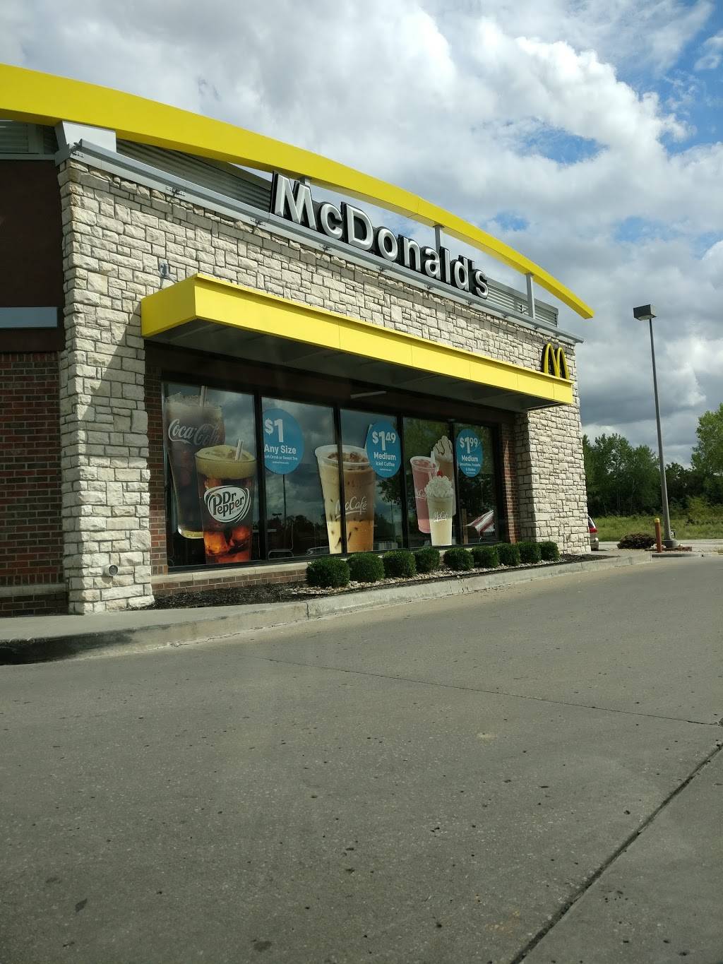 McDonalds | cafe | 5353 NW 64th St, Kansas City, MO 64151, USA | 8165876266 OR +1 816-587-6266