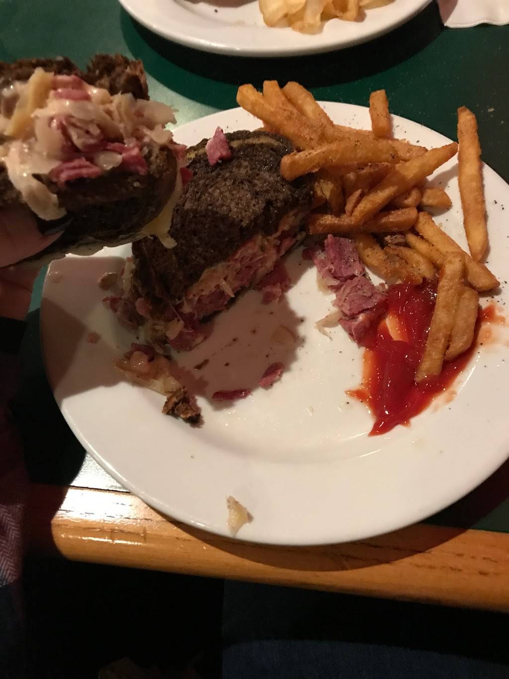 Ladder House Bar & Grill Inc | restaurant | 2209 Charles Town Rd, Martinsburg, WV 25405, USA | 3042672441 OR +1 304-267-2441