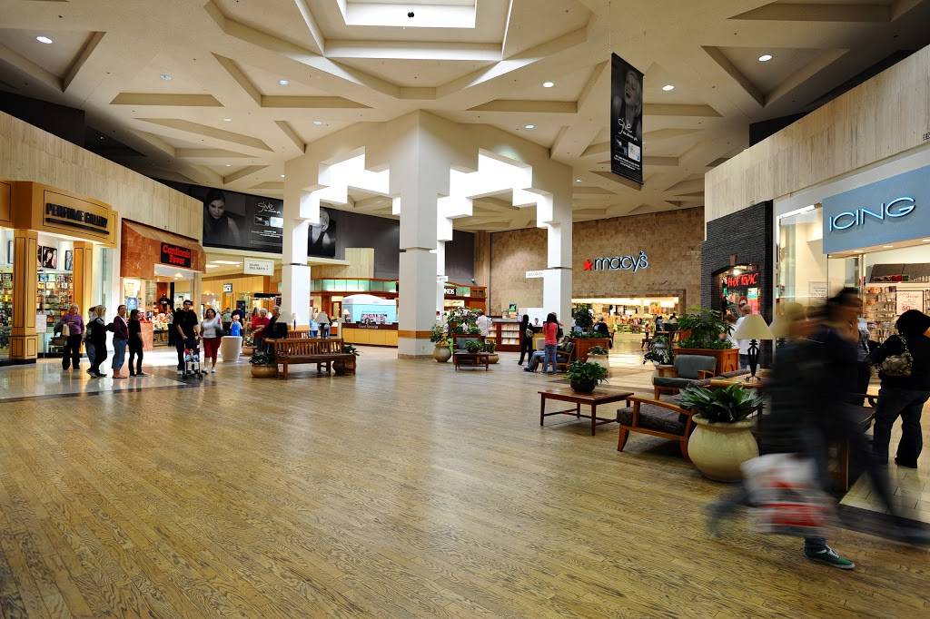 Paradise Valley Mall | shopping mall | 4568 E Cactus Rd, Phoenix, AZ 85032, USA | 6029968840 OR +1 602-996-8840