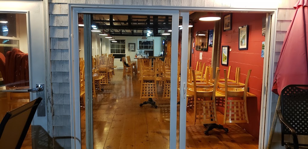 Fisherman’s Wharf Restaurant | restaurant | 69 Johnson St, Lubec, ME 04652, USA | 2077334400 OR +1 207-733-4400