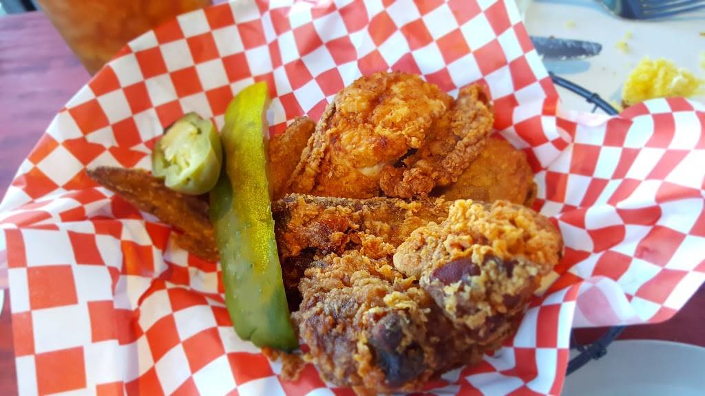 Lucy's Fried Chicken - Restaurant 