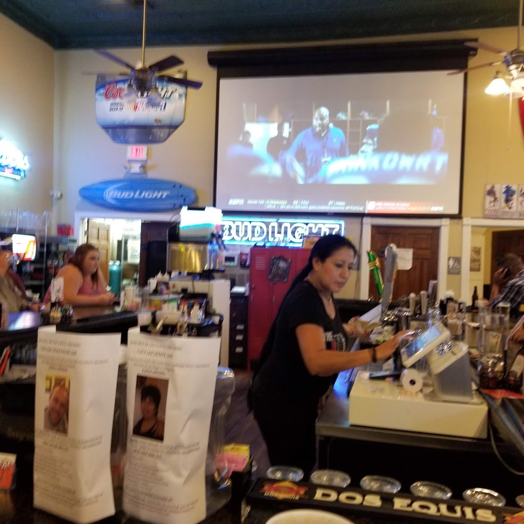 The Locker Sports Bar & Grill | restaurant | 109 N Church St, Brady, TX 76825, USA | 3255972090 OR +1 325-597-2090