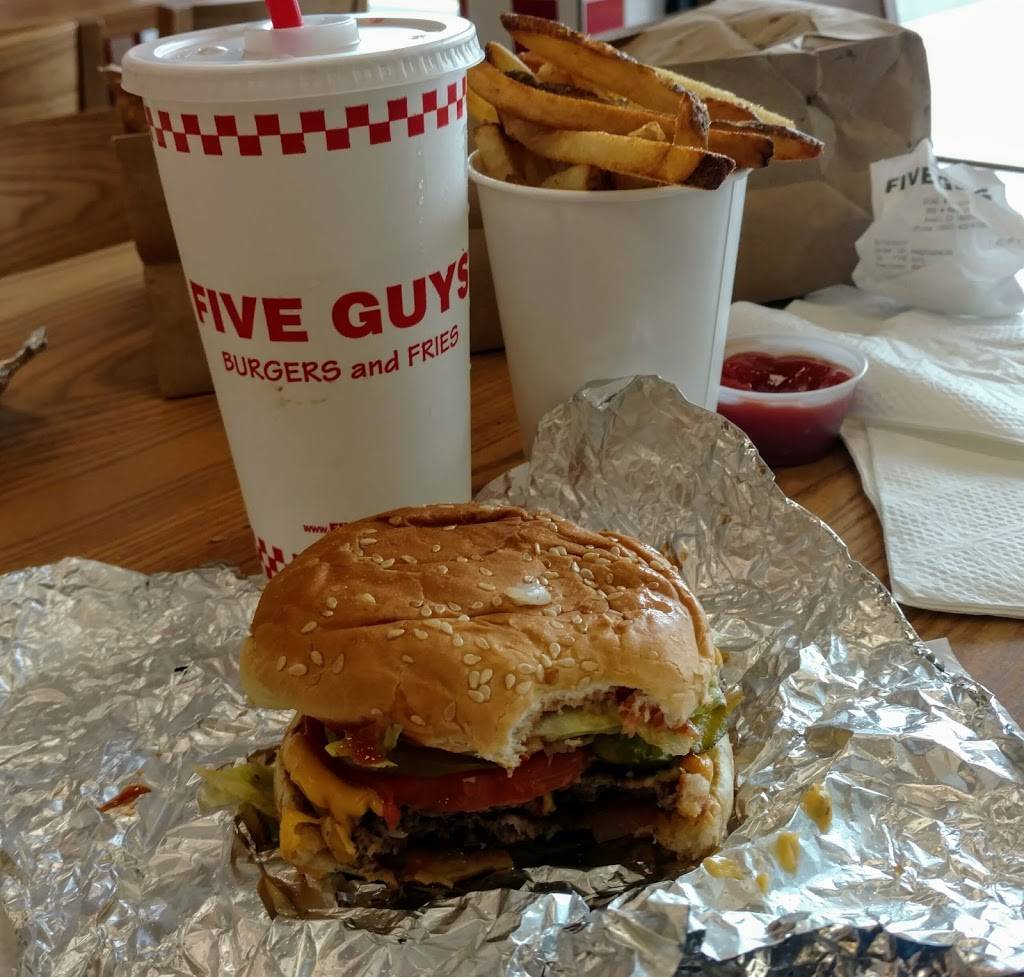 Five Guys | meal takeaway | 255 W Main St, Avon, CT 06001, USA | 8604099100 OR +1 860-409-9100