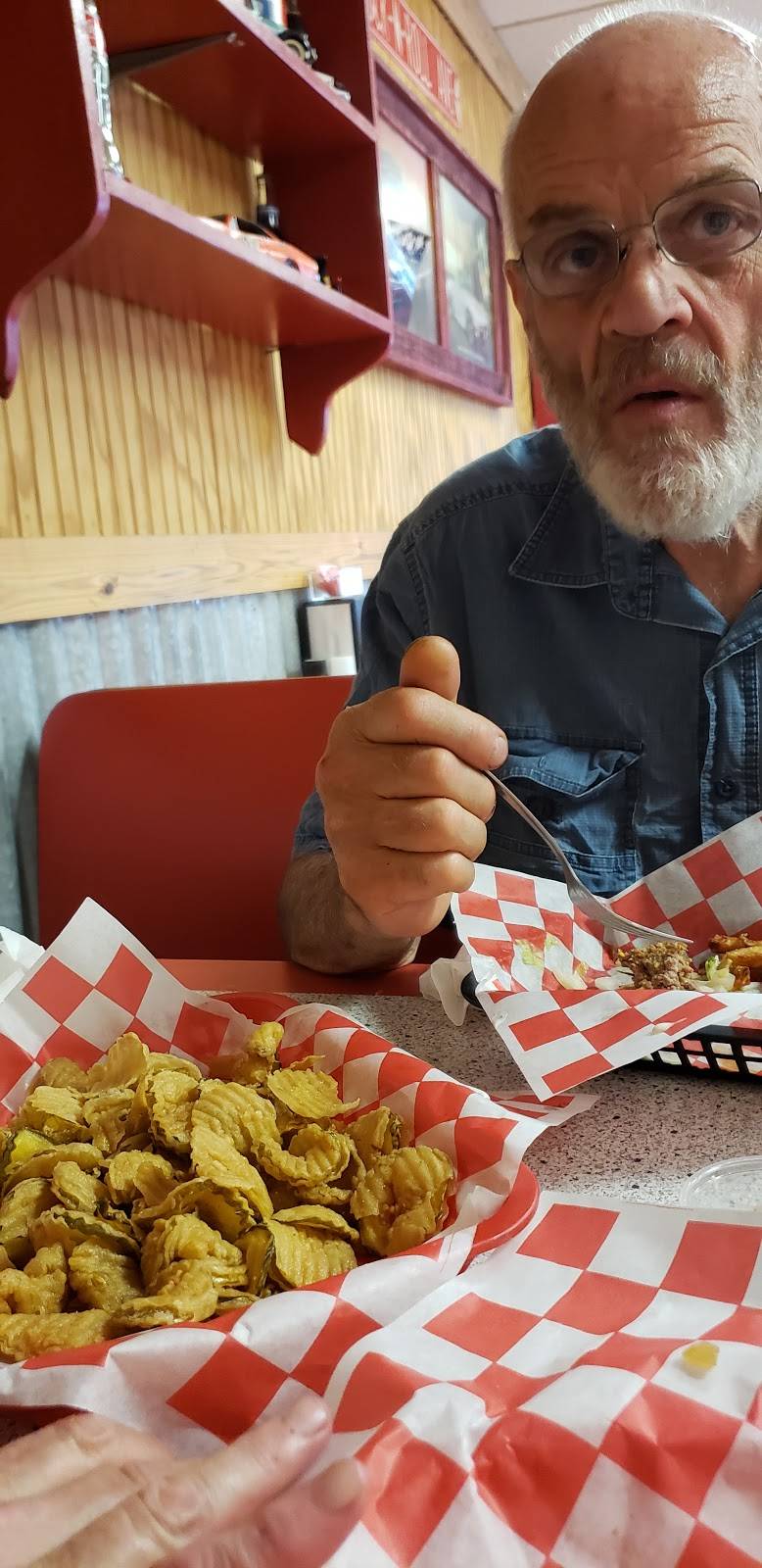 Olde Feed Barn | restaurant | 702 E Cherokee Ave, Sallisaw, OK 74955, USA | 9187760609 OR +1 918-776-0609
