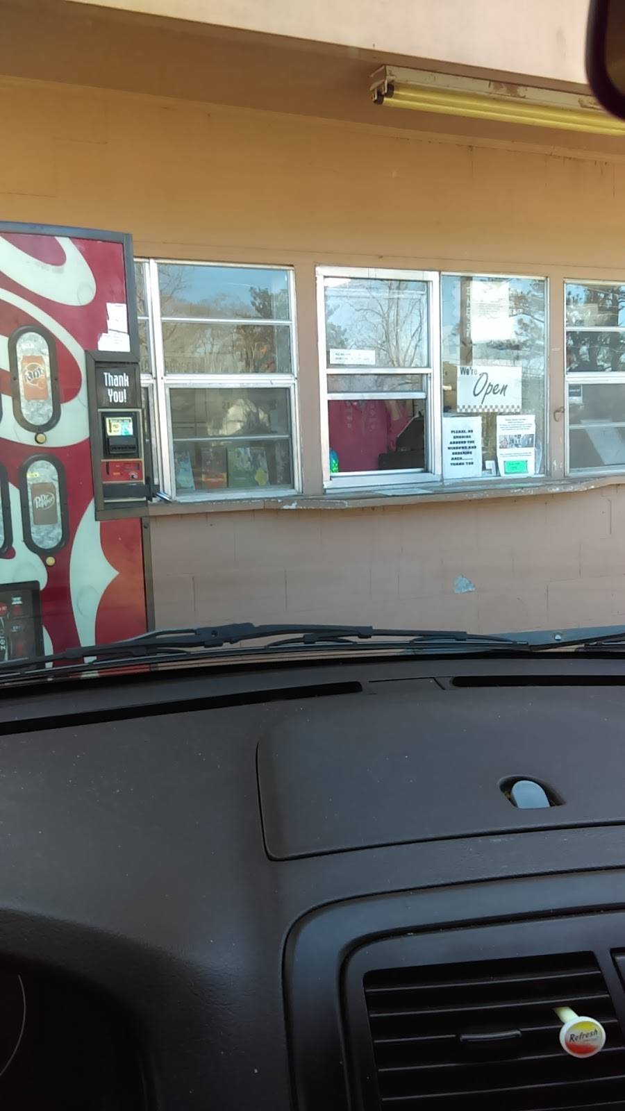 Daniels Drive Inn | meal takeaway | 210 US-29, Valley, AL 36854, USA | 3347563714 OR +1 334-756-3714