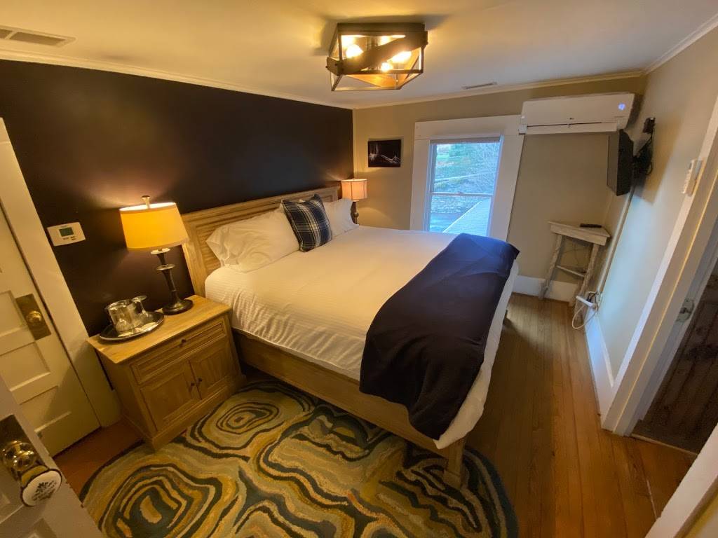 Hellbender Bed & Beverage | 239 Sunset Dr, Blowing Rock, NC 28605, USA