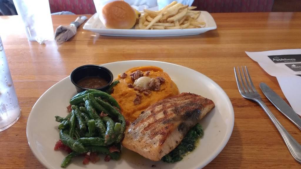 Applebees Grill + Bar | restaurant | 3450 Doctor M.L.K. Jr Blvd, New Bern, NC 28562, USA | 2526378050 OR +1 252-637-8050
