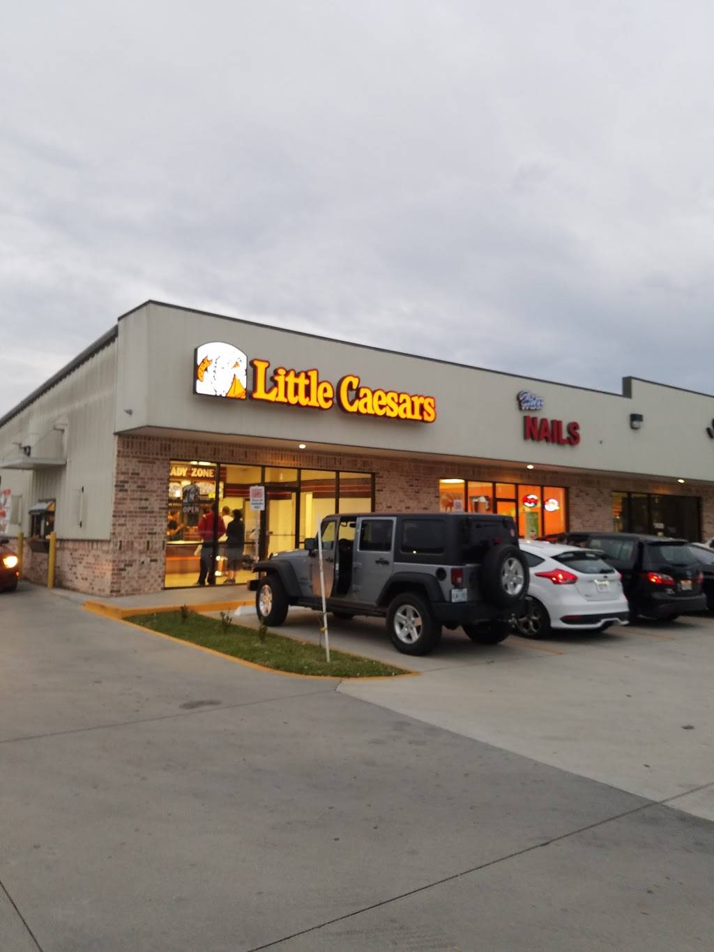 Little Caesars Pizza | meal delivery | 4494 Popps Ferry Rd, DIberville, MS 39540, USA | 2282808100 OR +1 228-280-8100
