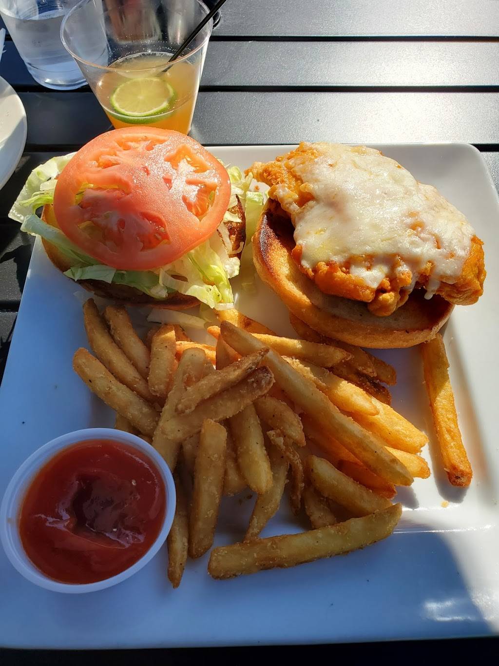 Farley Macs | restaurant | 1616 Hopmeadow St, Simsbury, CT 06070, USA | 8603255162 OR +1 860-325-5162