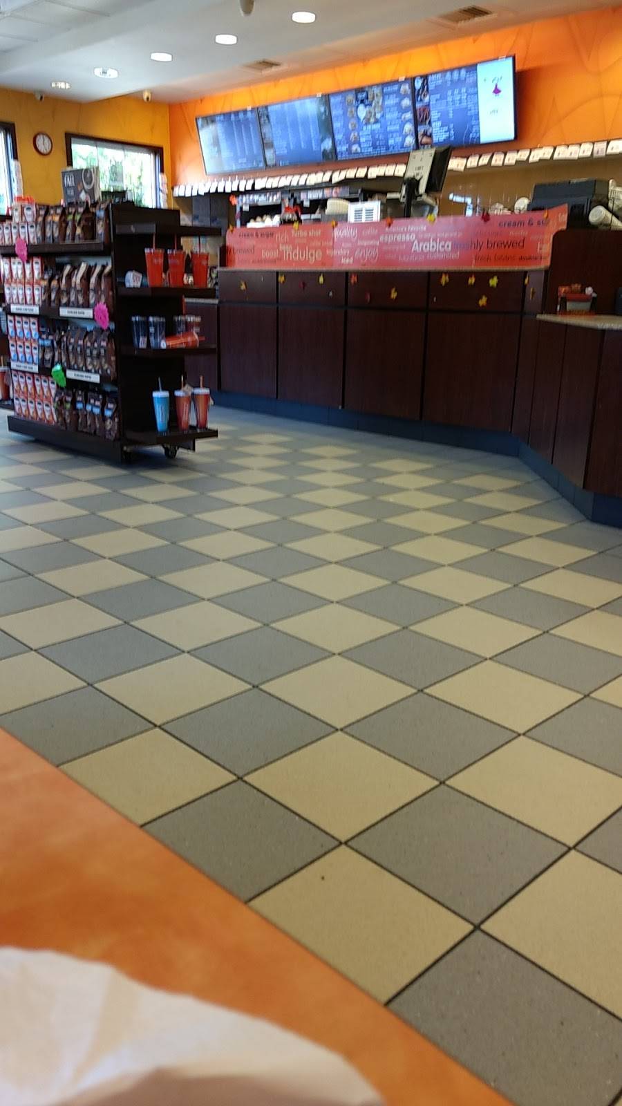 Dunkin | cafe | 3 Main St, Winsted, CT 06098, USA | 8607384000 OR +1 860-738-4000