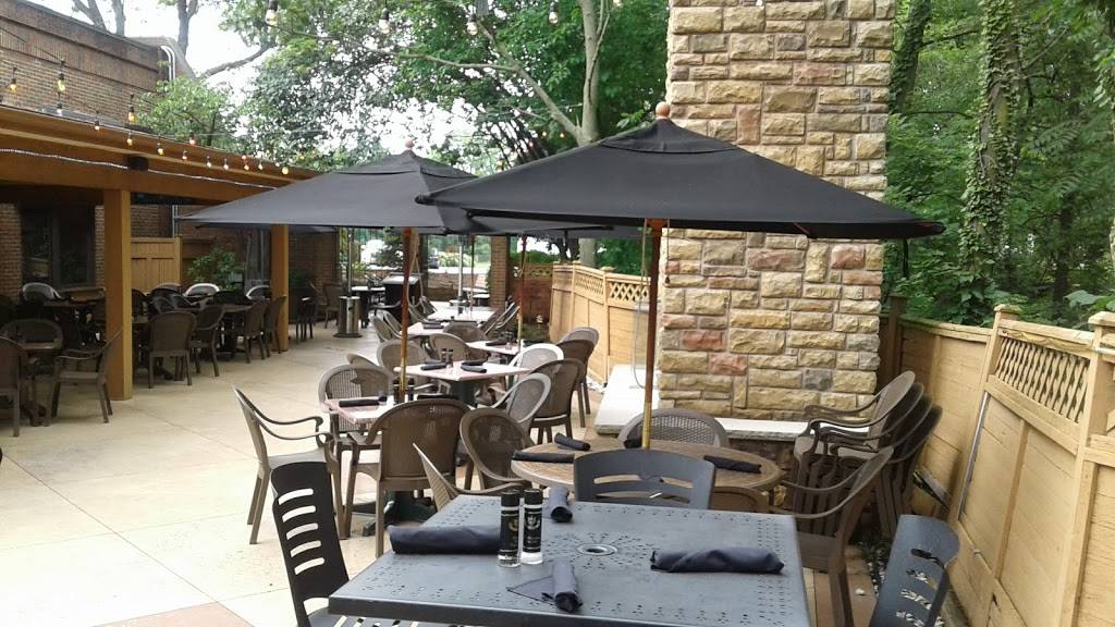 Houlihan's 25651 Detroit Rd, Westlake, OH 44145, USA