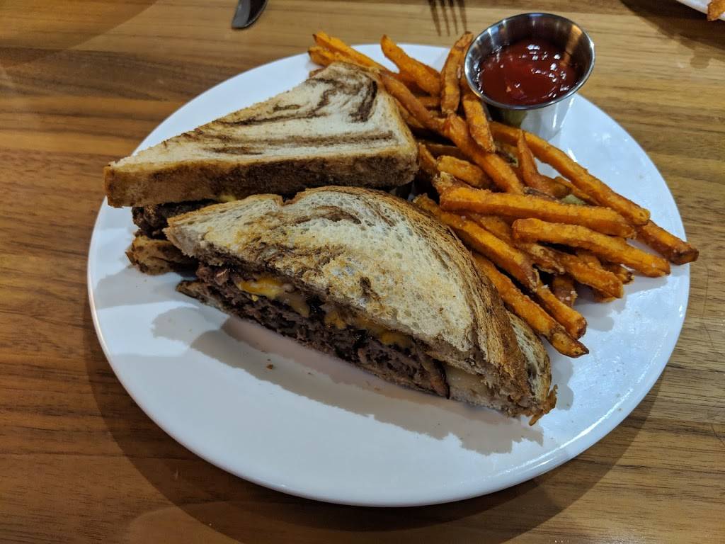 Hy-Vee Market Grille Express | restaurant | 301 NE Rice Rd, Lees Summit, MO 64086, USA | 8163473526 OR +1 816-347-3526