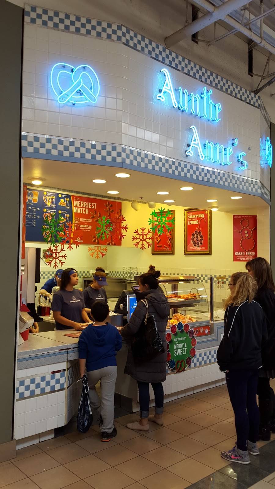 Auntie Annes | restaurant | 185 Bay Park Square, Green Bay, WI 54304, USA | 9204970467 OR +1 920-497-0467