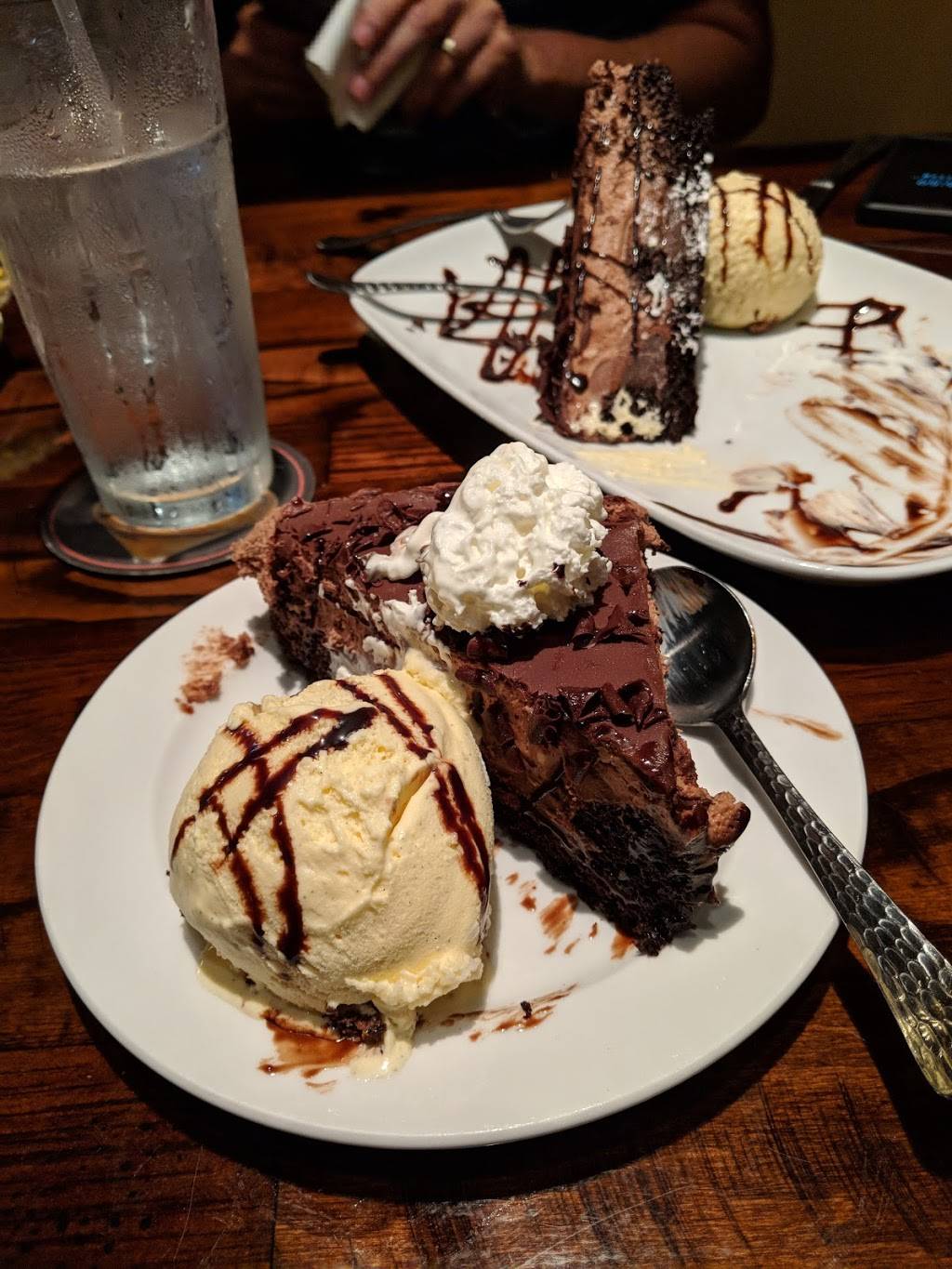 LongHorn Steakhouse | meal takeaway | 3727 Denmark Dr, Council Bluffs, IA 51501, USA | 7123668085 OR +1 712-366-8085
