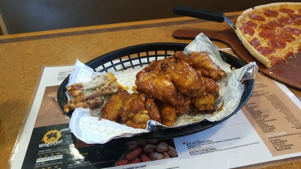 Pizza Hut | meal takeaway | 15 Hilltop Plaza, Kittanning, PA 16201, USA | 7245457177 OR +1 724-545-7177