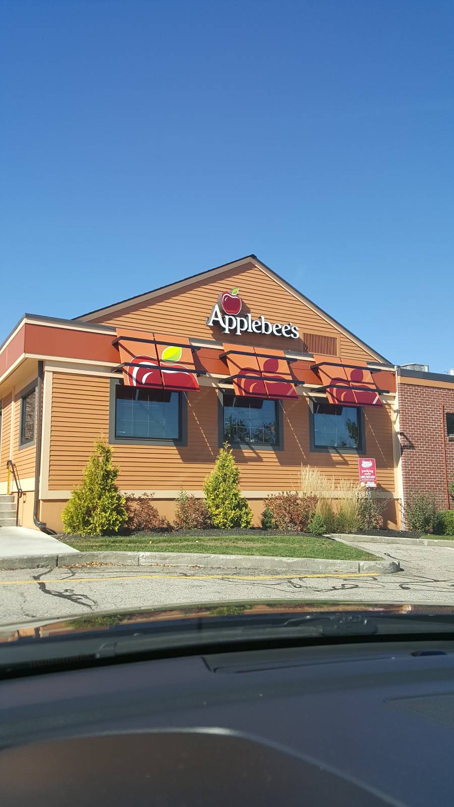 Applebee S Grill Bar Restaurant 24 Midway Road Garden City